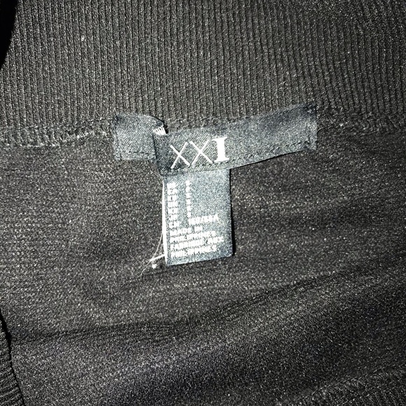 Black skirt - Picture 3 of 3